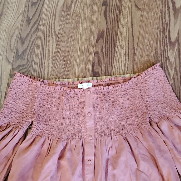 E and M off shoulder bell sleeve large button down - Picture 4 of 6